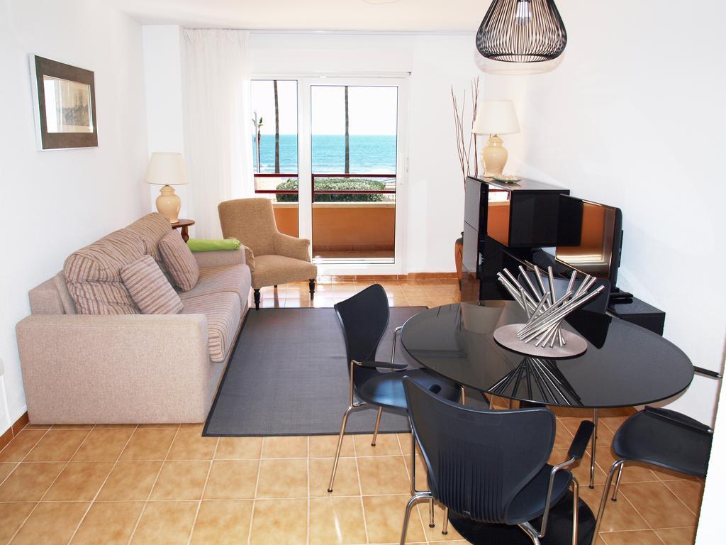 Apartup La Concha Beachfront I 오로페사델마르 객실 사진